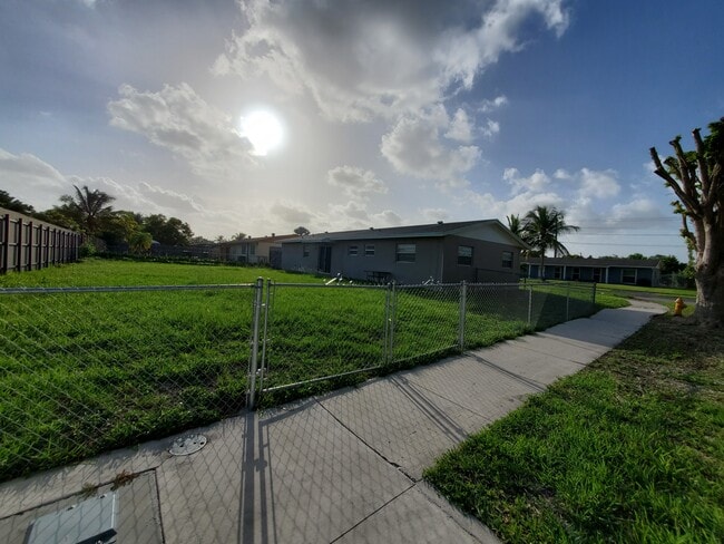 Building Photo - 10714 SW 152nd Ter