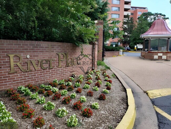 Foto del edificio - 1111 Arlington Blvd