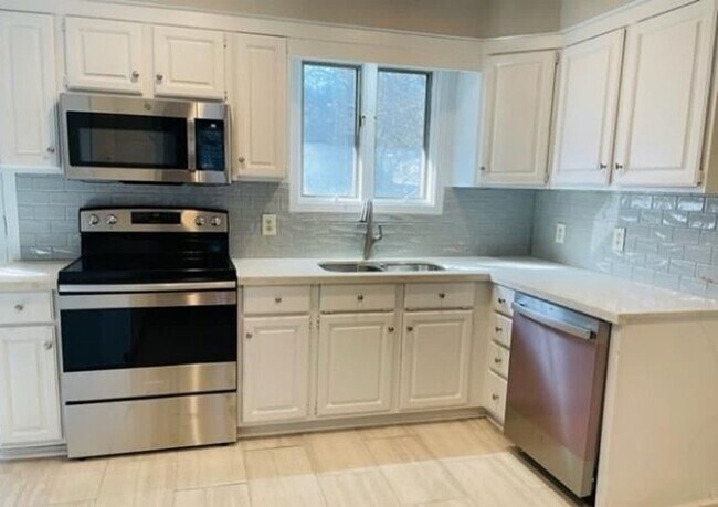 Building Photo - ****JUST REDUCED****1527 Wilhurst Street J...