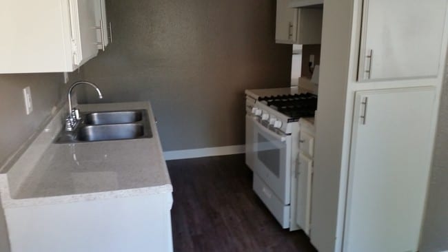 Building Photo - Pinecrest Apartments