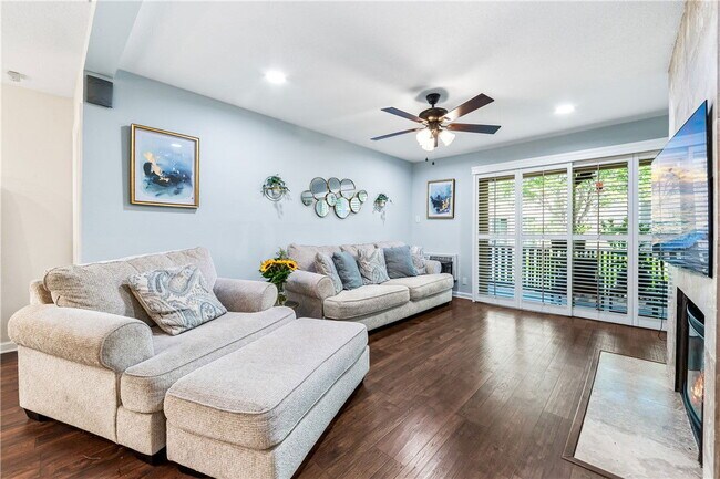 Foto del edificio - 7890 E Spring St