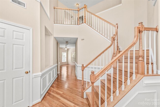 Building Photo - 9311 Autumn Applause Dr