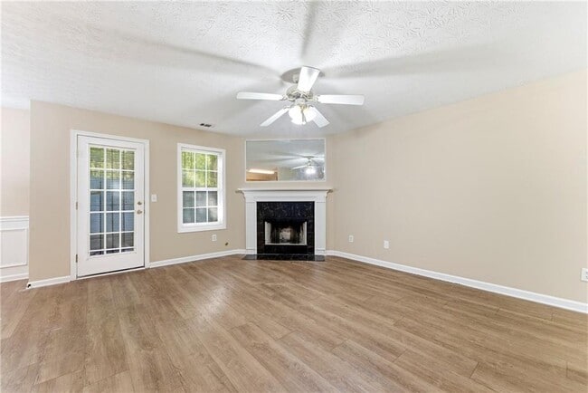 Building Photo - 2088 Manhattan Pkwy