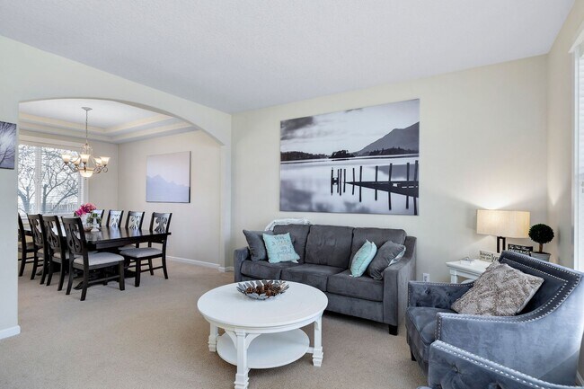Foto del edificio - Lovely 4 bedroom home with neighborhood pool