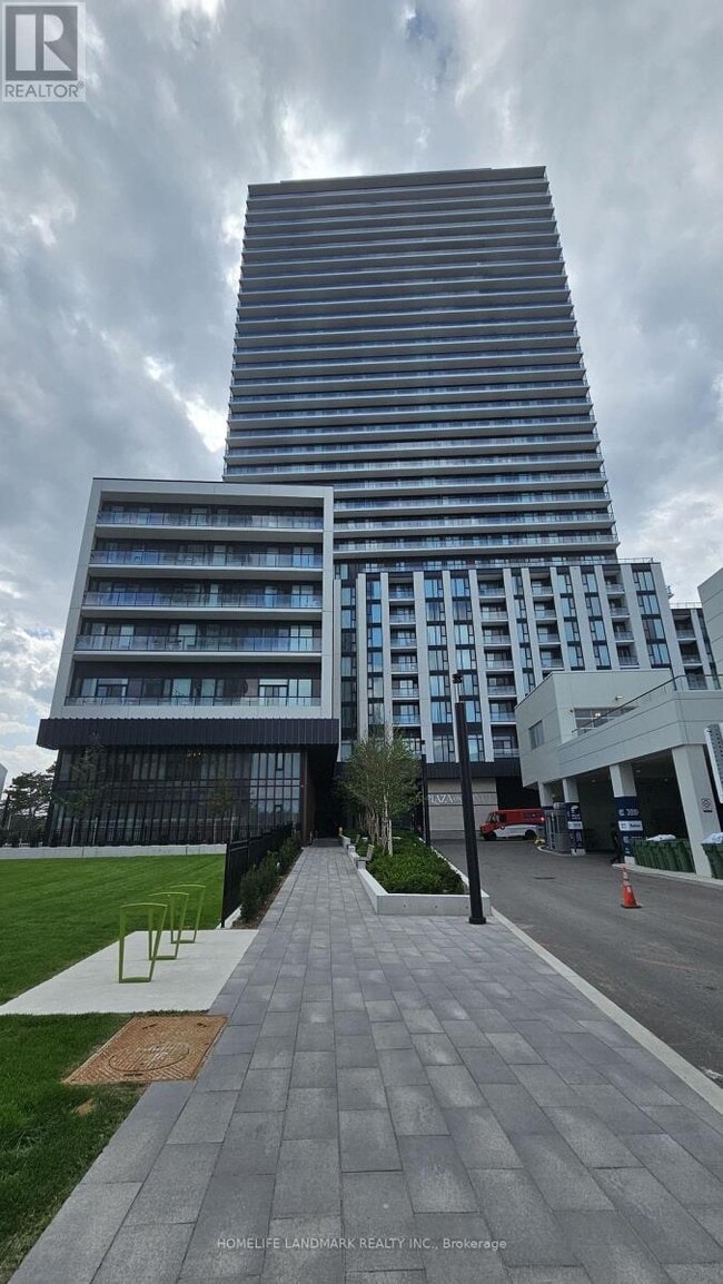 Building Photo - 5858 Yonge St