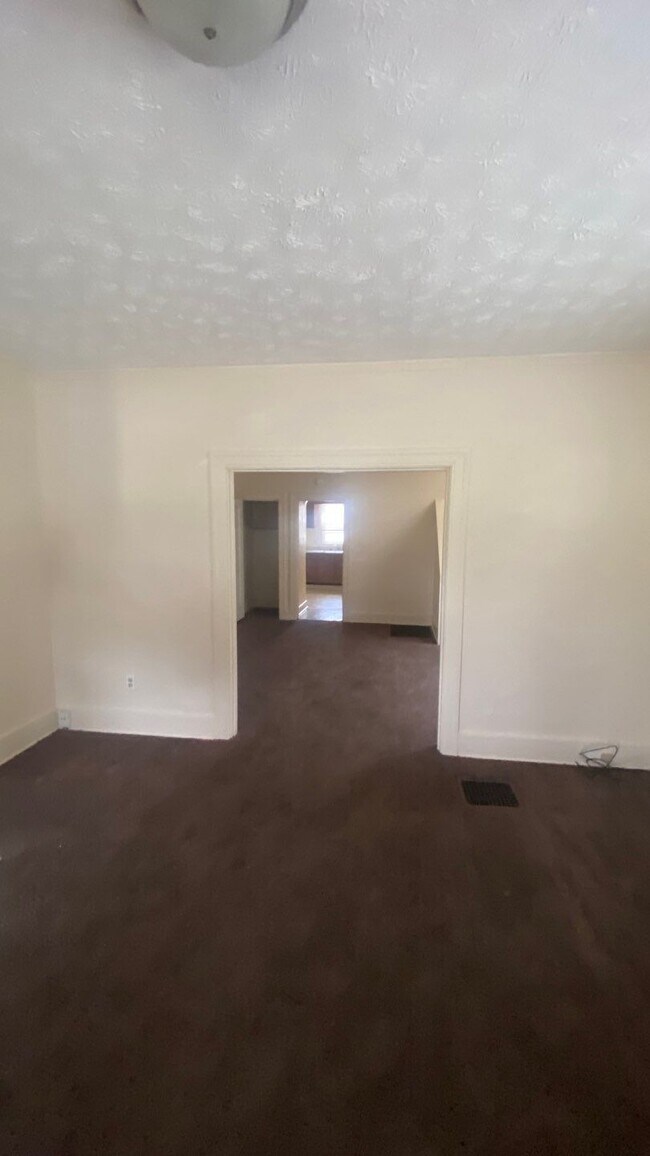 Building Photo - 816 Cornell Dr