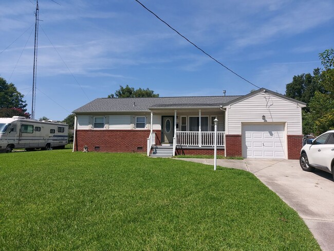 Building Photo - 5456 Shadowood Drive
