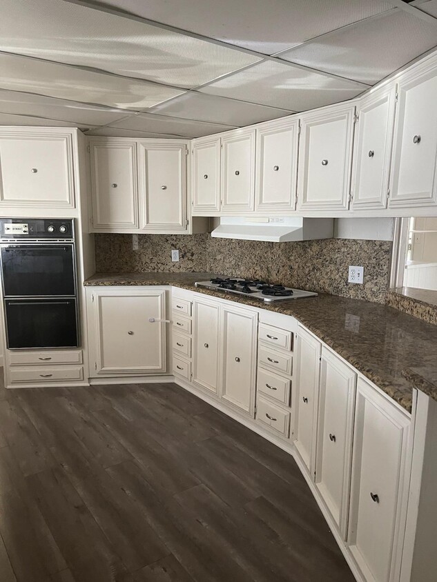 Building Photo - 2851 Rolling Hills Dr