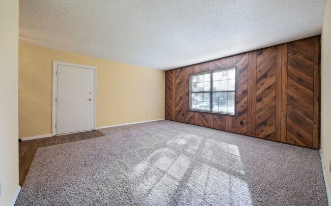 Building Photo - Townhome off Falls of Neuse: Available 6/6