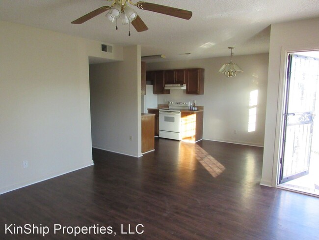 Building Photo - 2 br, 1 bath House - 2201 Oak Creek Rd