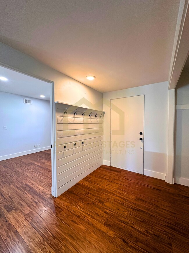 Foto del edificio - 135 Oakmont Ave