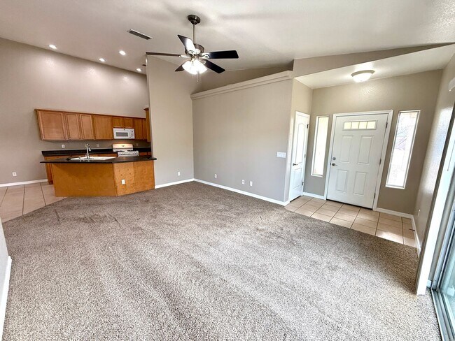 Foto del edificio - Move in Special! Half off 1st Month's Rent- Great 3 Bedroom Duplex near the Kingman Hospital!