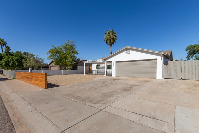 Building Photo - 3 bedroom home