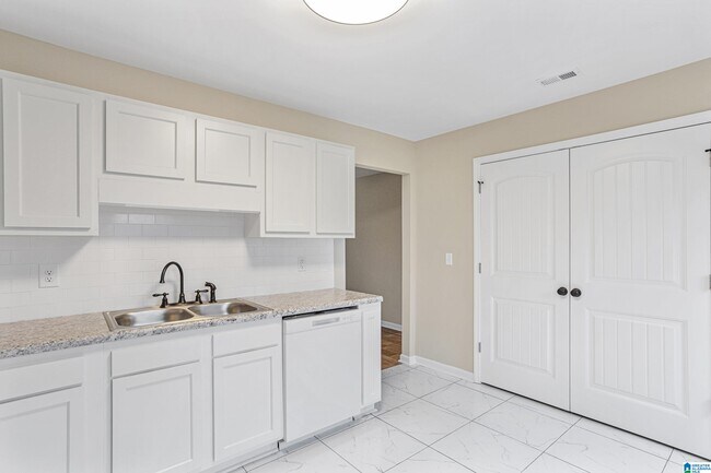 Foto del edificio - 1250 Vivian St SW