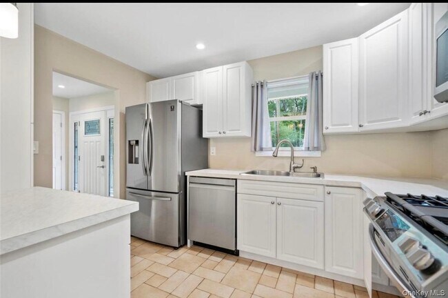 Foto del edificio - 61 Brookhaven Dr