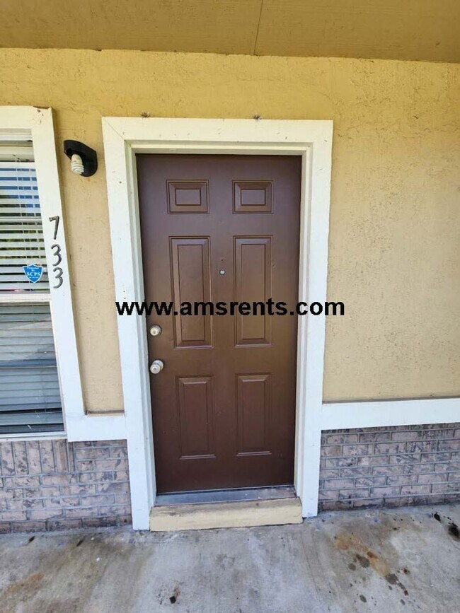 Building Photo - Charming 3-bedroom, 2-bathroom home in Poinciana