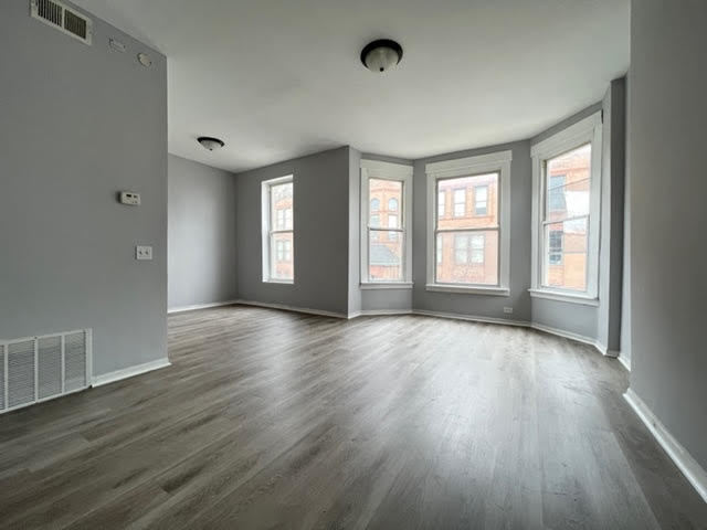 Foto del edificio - 2108 N Keeler Ave