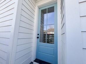 Building Photo - 16 Nats Ct