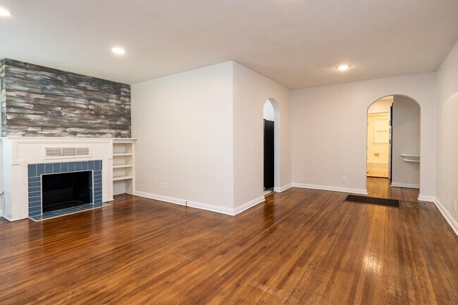 Building Photo - 517 S Belmont St
