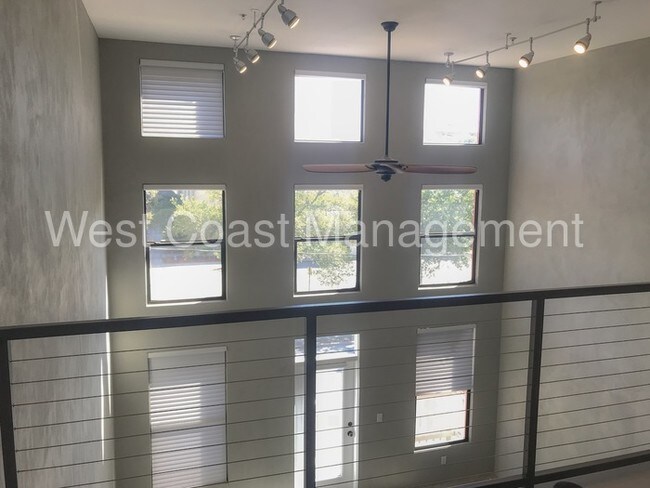 Building Photo - 1914 E 4th Ave