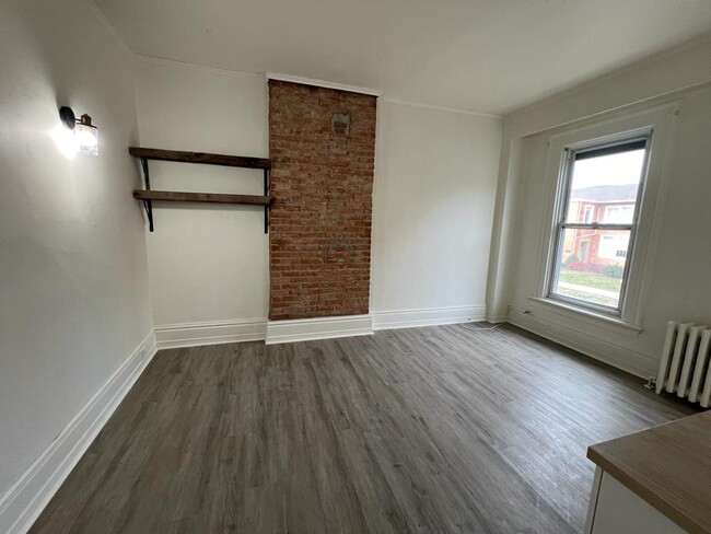 Building Photo - 86 Church St