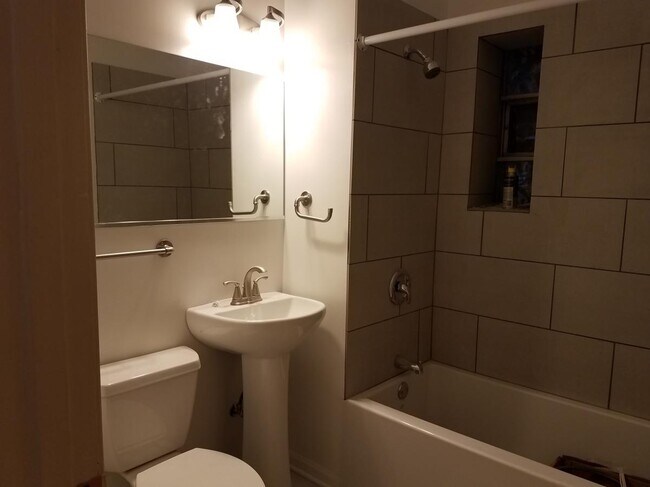 Foto del edificio - 2338 N Elston Ave
