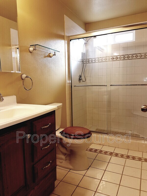 Building Photo - 524 E Krell Ln
