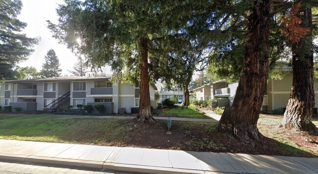 Building Photo - 1650 Forest Ave