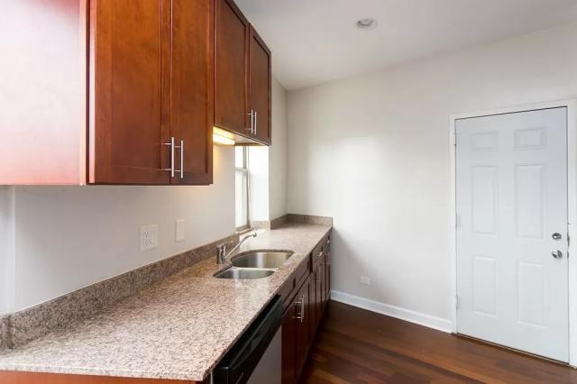 Foto del edificio - 0 bedroom in Chicago IL 60645