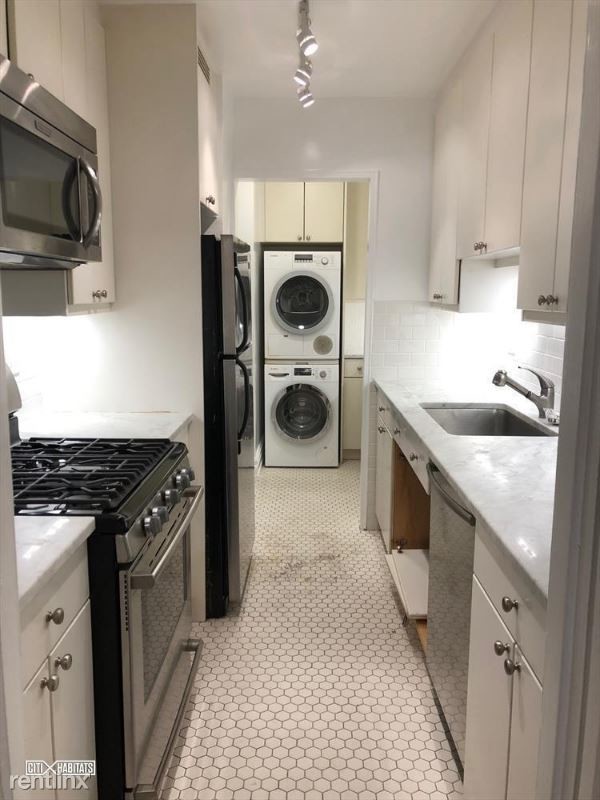 Building Photo - 5 E 79th St