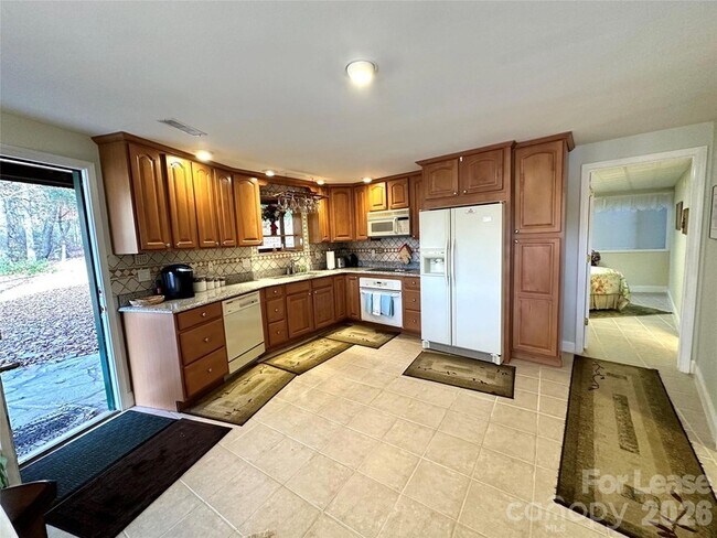 Foto del edificio - 424 Lakeview Dr
