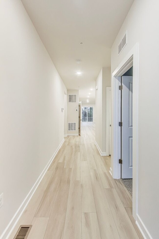 Foto del edificio - BRAND NEW CONSTRUCTION -- 55+ Living - 4 +...