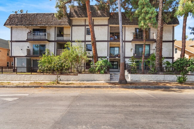 Building Photo - 1559 Winona Blvd