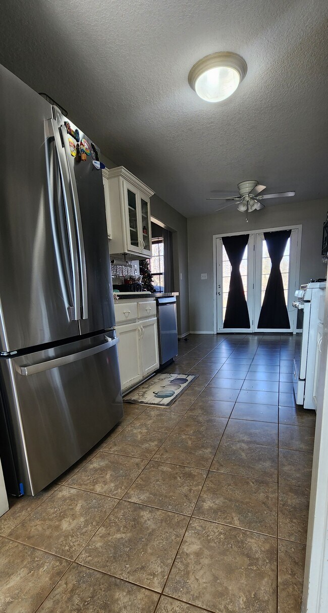 Building Photo - 310 Cedar Creek Dr