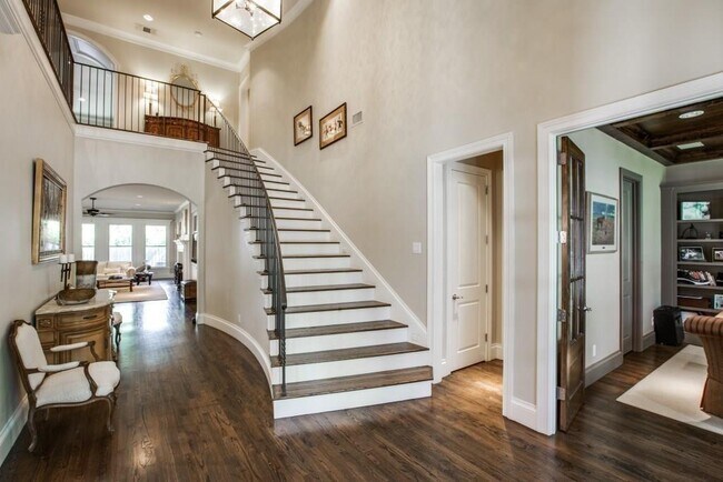 Foto del edificio - 6719 Park Ln