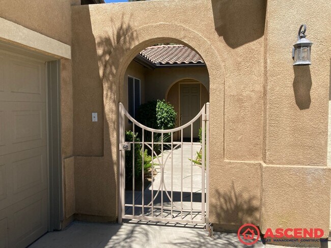 Foto del edificio - Amazing Home Located in Gated Community!