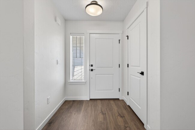 Foto del edificio - Brand New 3BR/2BA Single-Level Home - Community Pool, Park & Easy I-84 Access