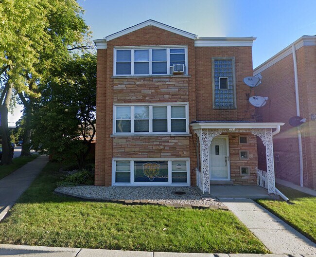 Building Photo - 6526 W Higgins Ave