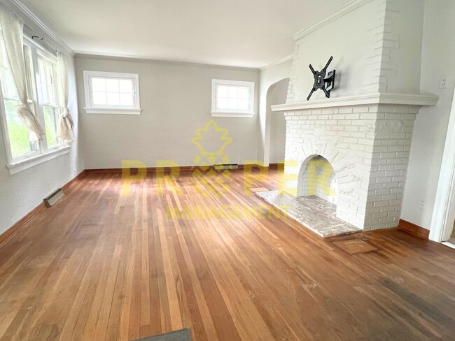 Building Photo - 3 bedrooms 1 bathrooms house for rent