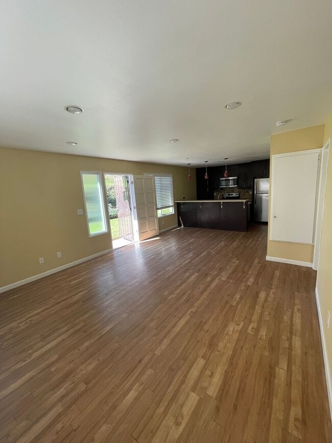 Building Photo - 2/1 Penasquitos Codno Available Now!