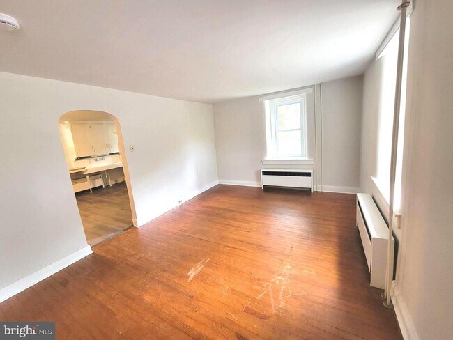 Building Photo - 1644 W Philadelphia Ave