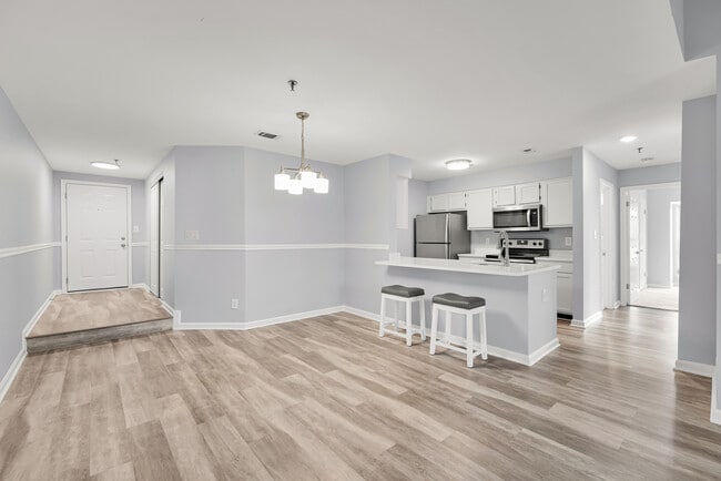 Foto del edificio - 1100 Quaker Hill Dr