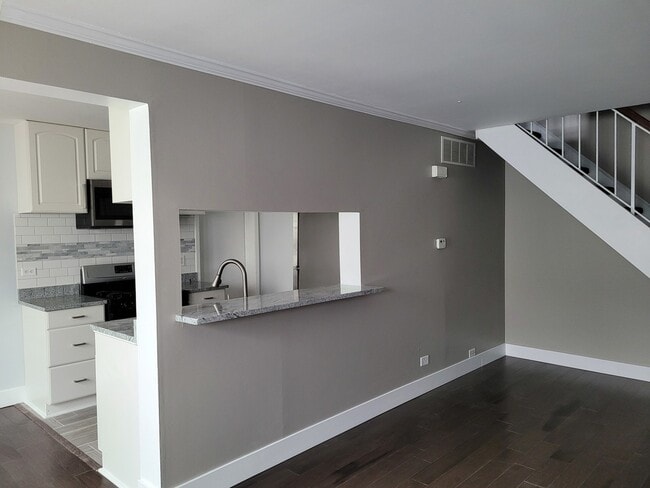 Building Photo - 362 Farmingdale Cir