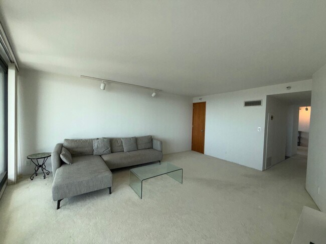 Building Photo - Nauru Tower 1601: Fully-Furnished 2 Bed/2 Bath, Tandem Parking