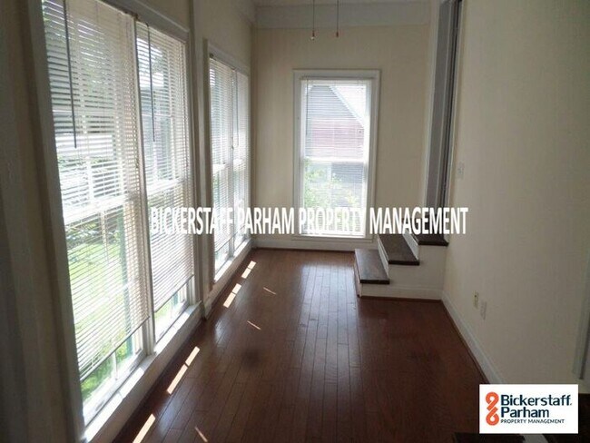 Building Photo - Live in The Historic District!