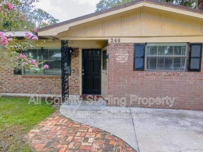 Building Photo - 246 SE Tribble St