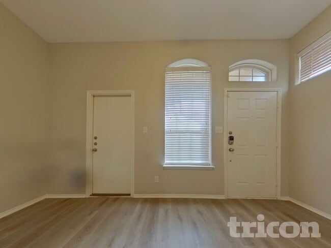 Building Photo - 5712 Parkview Hills Ln