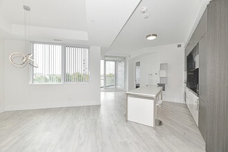 Building Photo - 1 Edgewater Dr