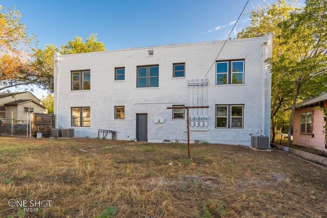 Building Photo - 1849 S 5th St