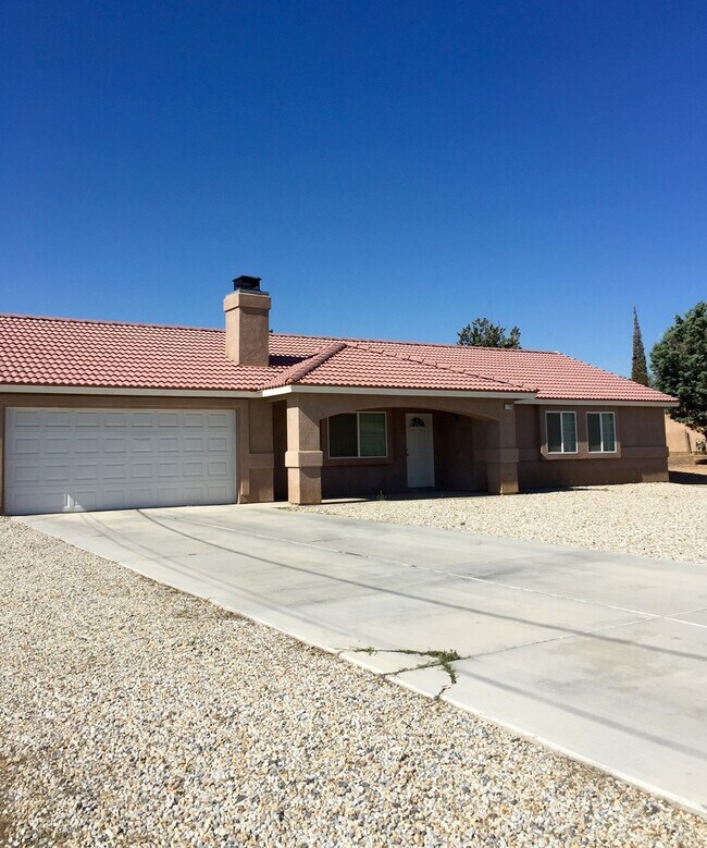 Foto del edificio - SPACIOUS 3 BEDROOM PLUS BONUS ROOM IN HESP...